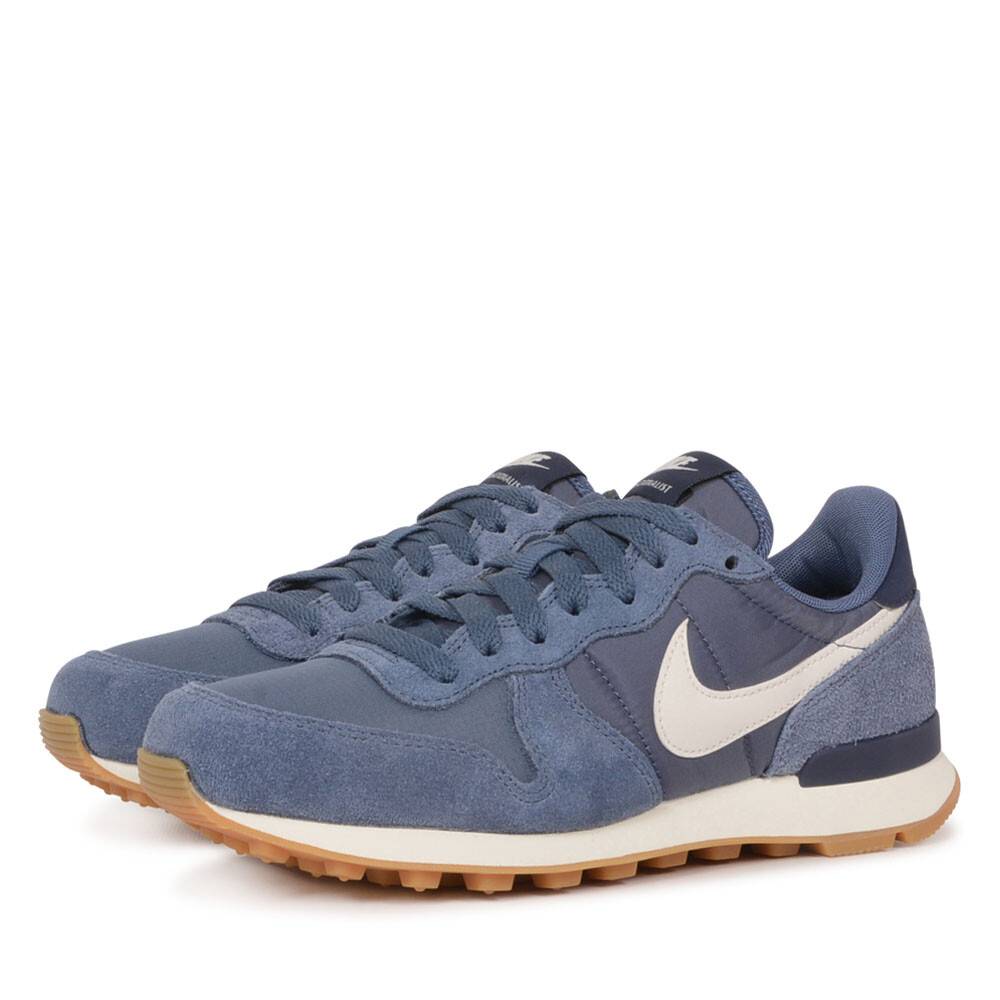 Nike internationalist